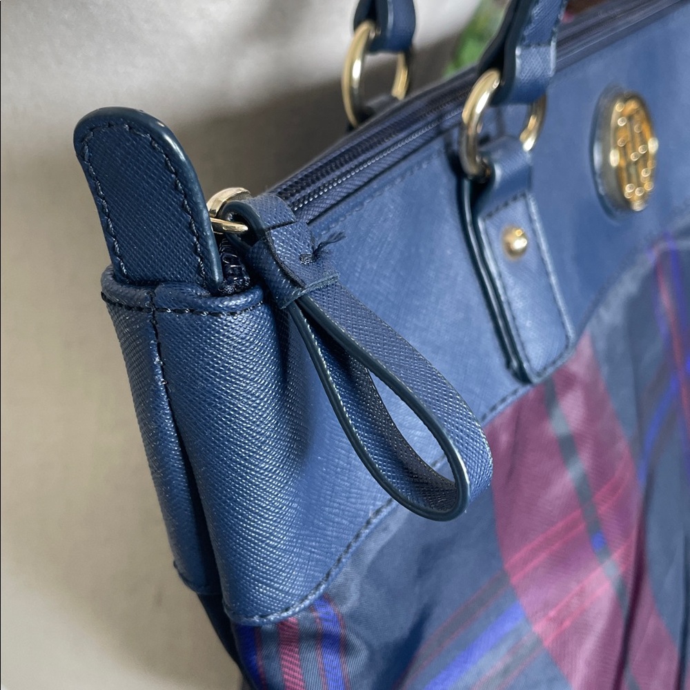 Tommy Hilfiger Plaid Navy Nylon Ivy Zip Top Handbag Tote & Matching Wallet - Picture 14 of 16